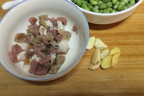 腊肉烧豌豆的做法图解2