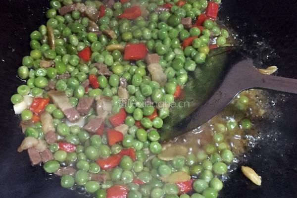 腊肉烧豌豆的做法图解9
