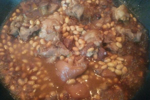 红烧猪蹄煨黄豆的做法图解6