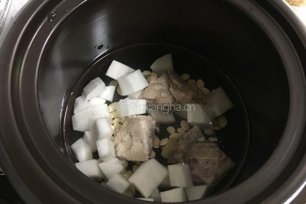 鲫鱼白萝卜扁豆汤的做法图解4