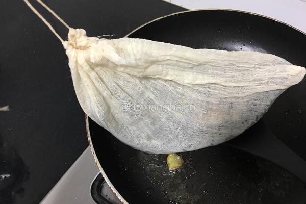 鲫鱼白萝卜扁豆汤的做法图解7