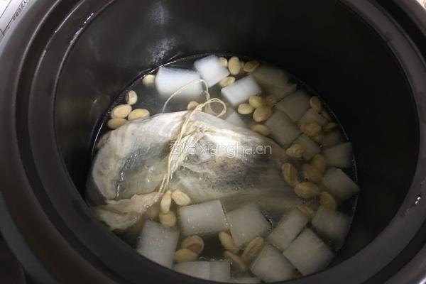 鲫鱼白萝卜扁豆汤的做法图解8