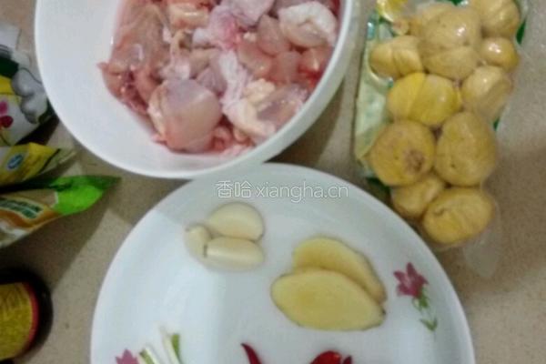 板栗烧鸡的做法图解1