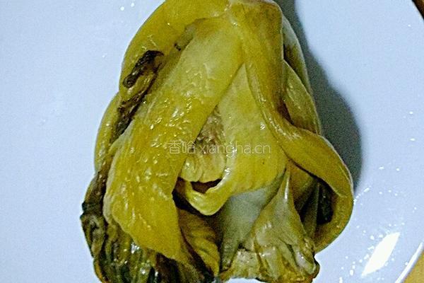 酸菜粉肠汤的做法图解3
