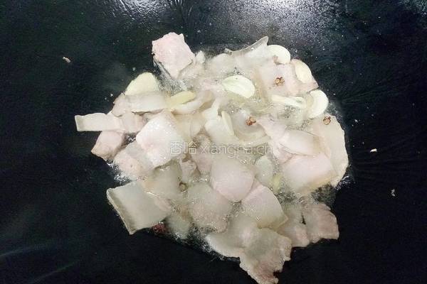 回锅肉炒花菜的做法图解6