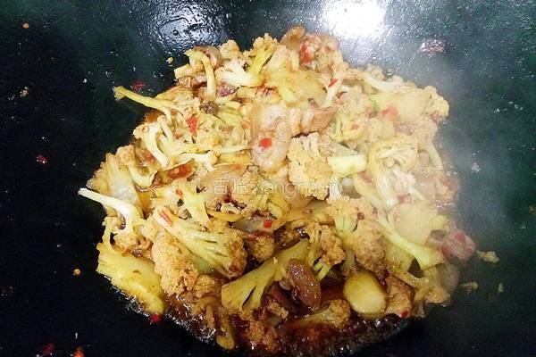 回锅肉炒花菜的做法图解8