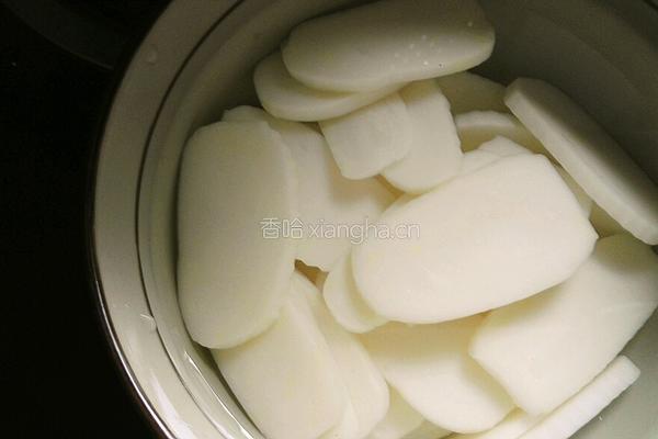 香菇青菜汤年糕的做法图解2