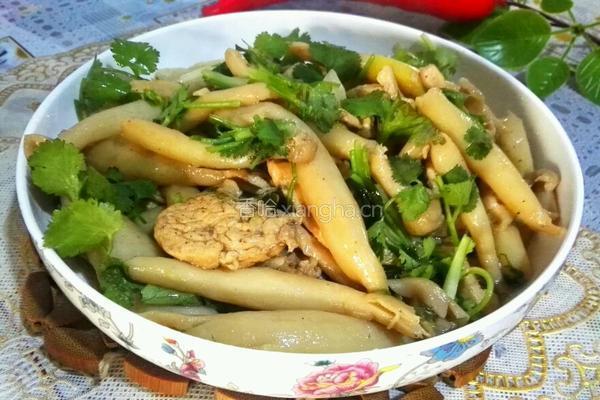 鸡肉炖白玉菇的做法图解8