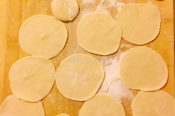韭菜鸡蛋虾仁水饺的做法图解18