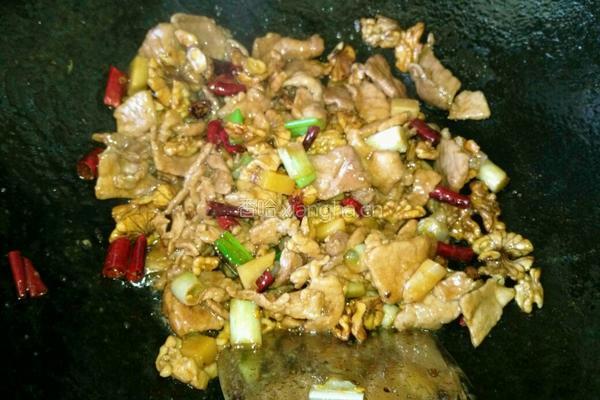 核桃炒肉片的做法图解7