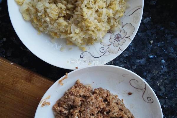 酸菜油滋烙饺子的做法图解2
