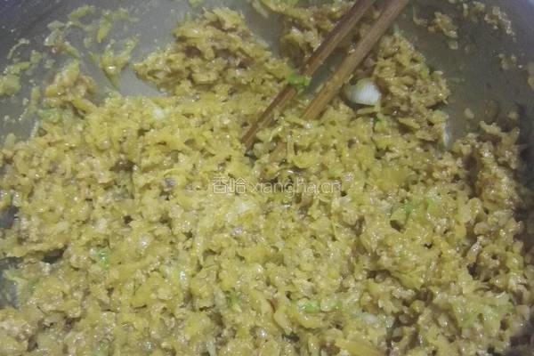 酸菜油滋烙饺子的做法图解5