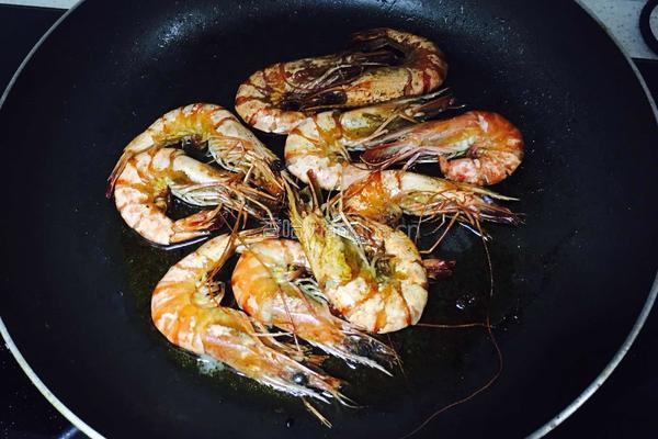 牛肉虾仁白菜鸡蛋粥的做法图解1