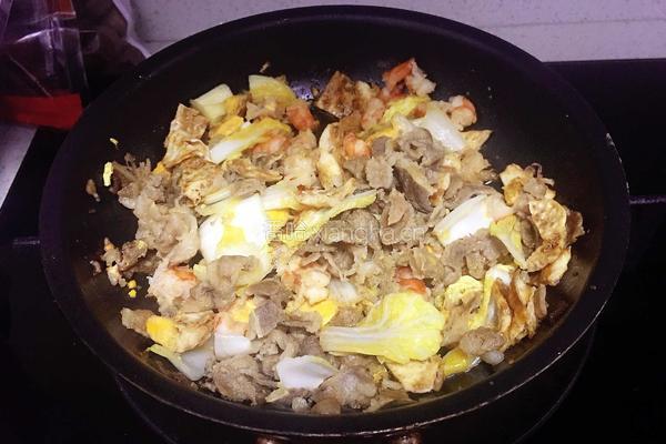 牛肉虾仁白菜鸡蛋粥的做法图解3