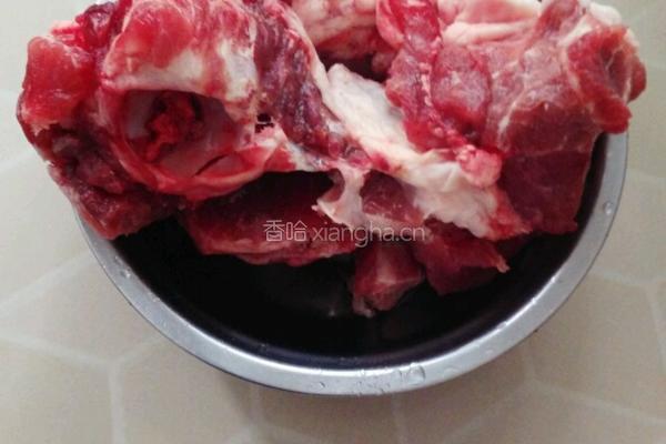 当归玉米骨头汤的做法图解2