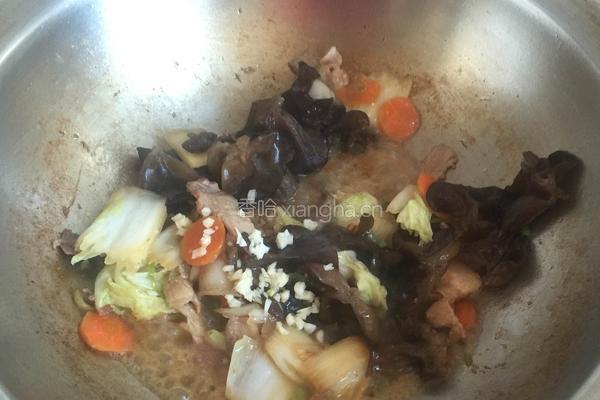 白菜炒木耳的做法图解7