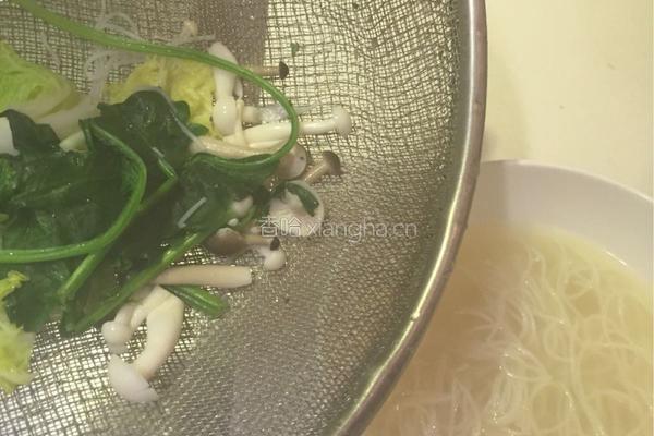 浓香鸡汤蔬菜面的做法图解4