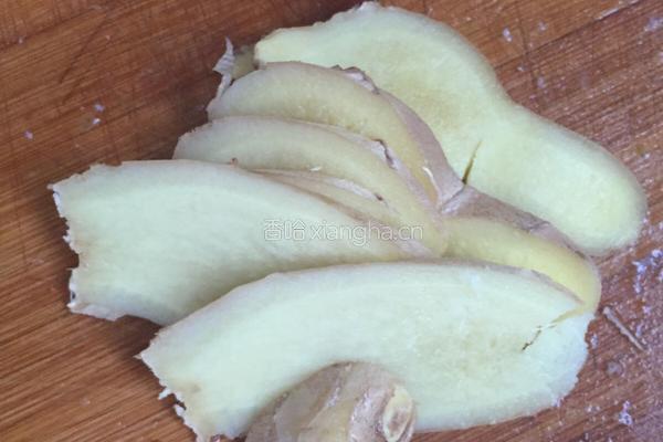 胡萝卜羊肉汤的做法图解2