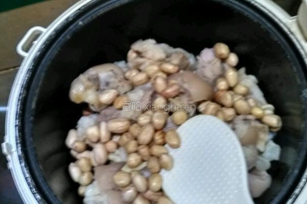 电饭煲猪脚焖花生的做法图解5