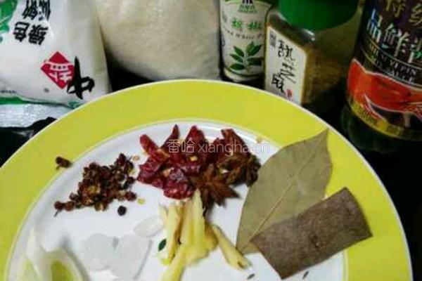 孜然酱辣鸭舌的做法图解2