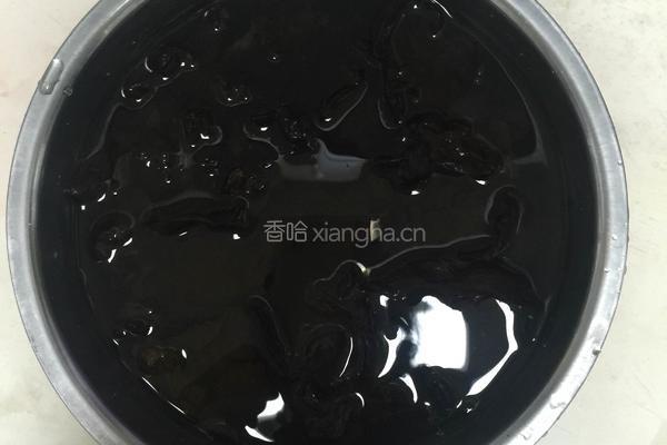 木耳炒鸡蛋的做法图解1