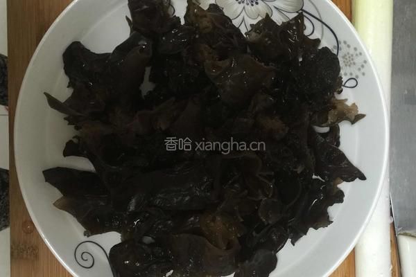 木耳炒鸡蛋的做法图解2