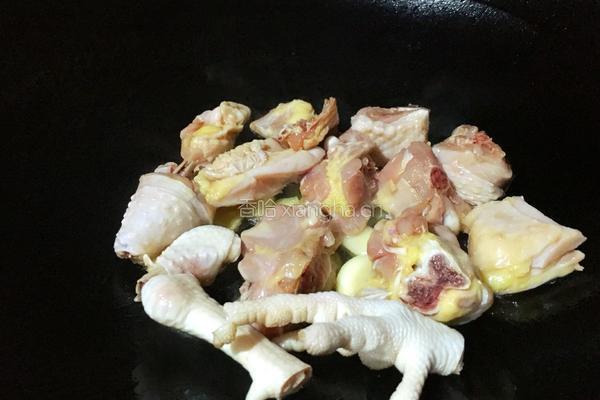 板栗焖鸡肉的做法图解7