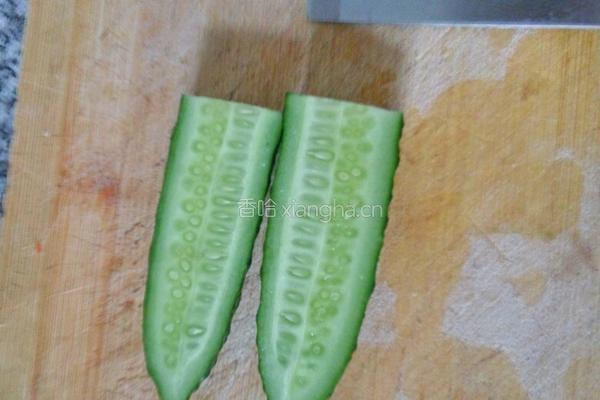 黄瓜拼盘（桂林山水）的做法图解2