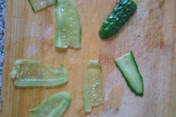 黄瓜拼盘（桂林山水）的做法图解3