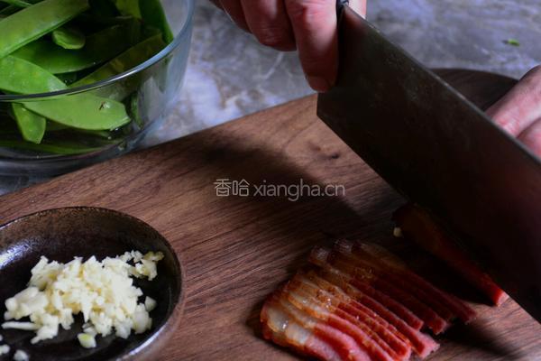 荷兰豆炒腊肉的做法图解3
