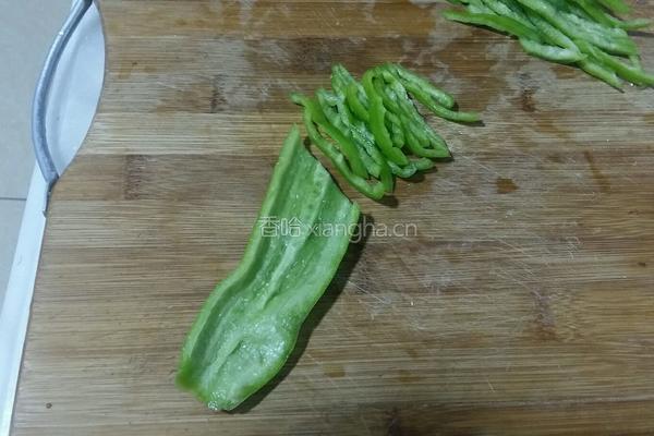 尖椒肉丝卤手擀面的做法图解3