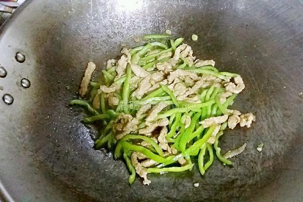 尖椒肉丝卤手擀面的做法图解10