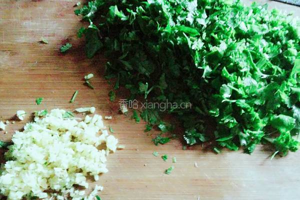 香菜杂粮面片的做法图解1