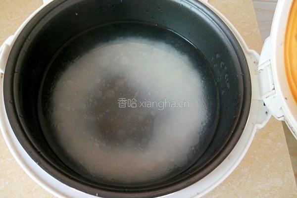 南瓜紫薯粥的做法图解2