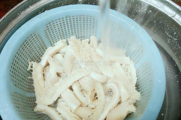 黄豆芽炒牛肚的做法图解4