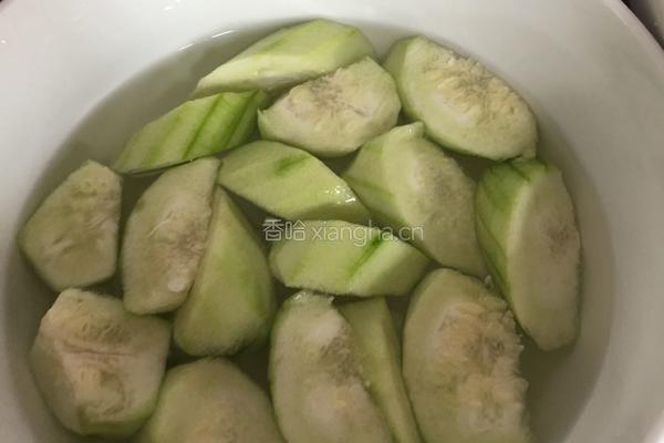 丝瓜蛋花汤的做法图解1