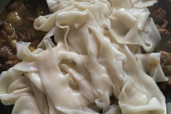 红烧土鸡茄子皮带面的做法图解16
