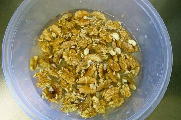 核桃燕麦米糊的做法图解2