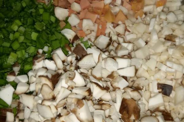 素饺子 家常味 香菇韭菜饺子的做法图解1