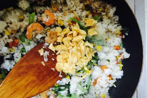 虾仁鸡蛋炒饭的做法图解9