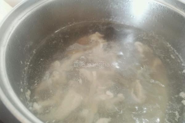 莴笋丝小肠瘦肉汤的做法图解5