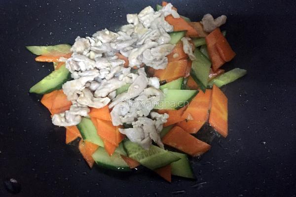胡萝卜黄瓜炒肉片的做法图解7