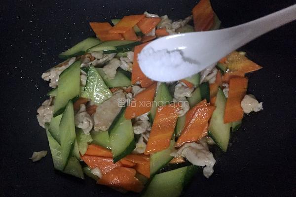 胡萝卜黄瓜炒肉片的做法图解8