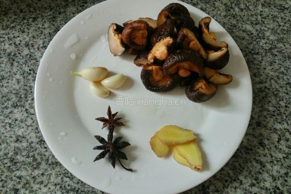 鸡腿炖香菇的做法图解2