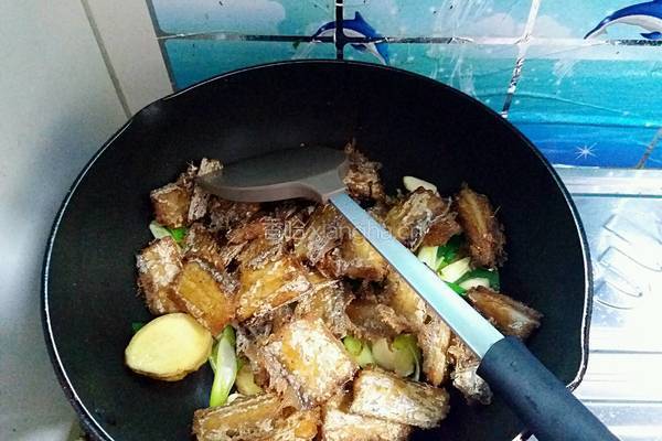 红烧糖醋带鱼的做法图解9