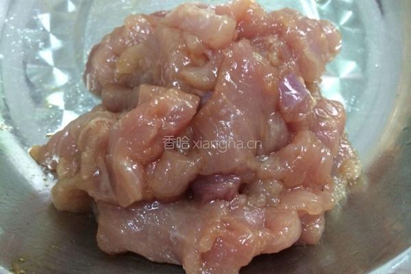 瘦肉炒鸡腿菇的做法图解3