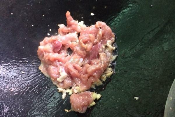 瘦肉炒鸡腿菇的做法图解6