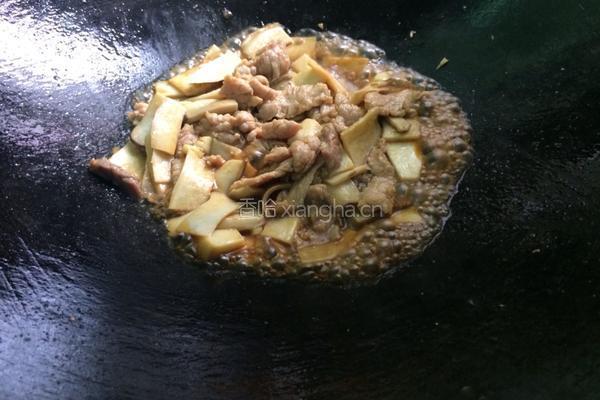 瘦肉炒鸡腿菇的做法图解9