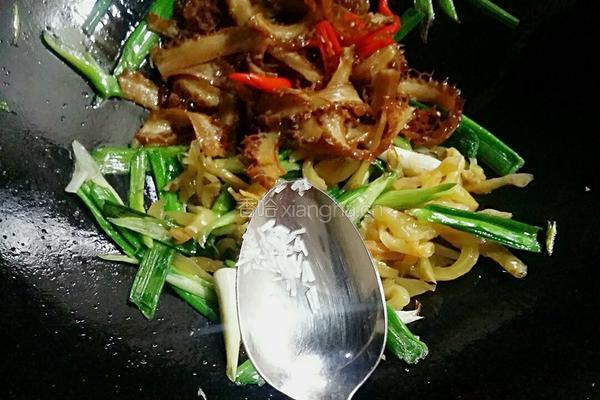 香蒜榨菜炒金钱肚(开胃版)的做法图解17