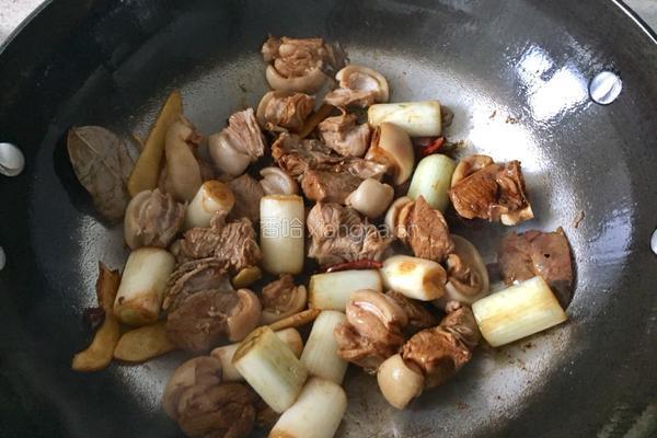 羊肉炖胡萝卜的做法图解7